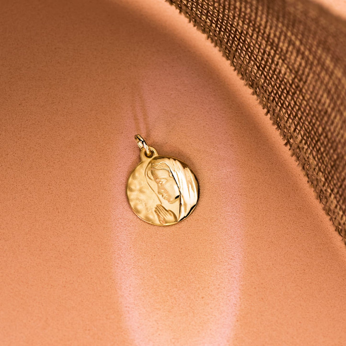 18K MEDALLA ORO AMARILLO VIRGEN MARIA " REINA DE LOS CIELOS " 16 MM