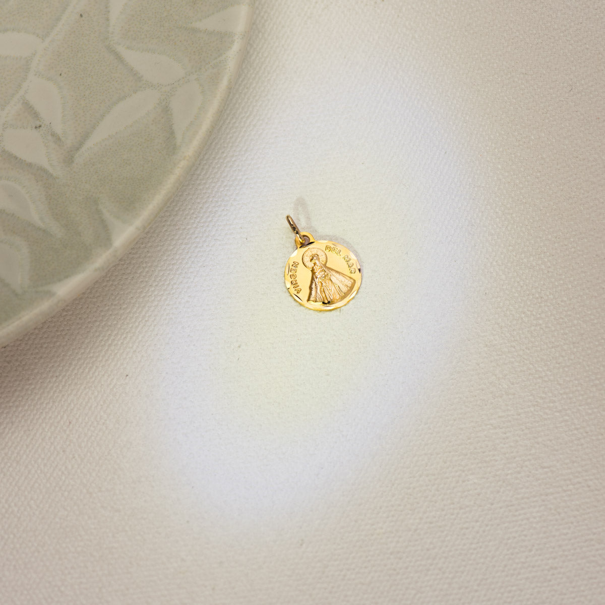 18K MEDALLA ORO AMARILLO NUESTRA SEÑORA VIRGEN DEL MAR 14 MM TALLADA