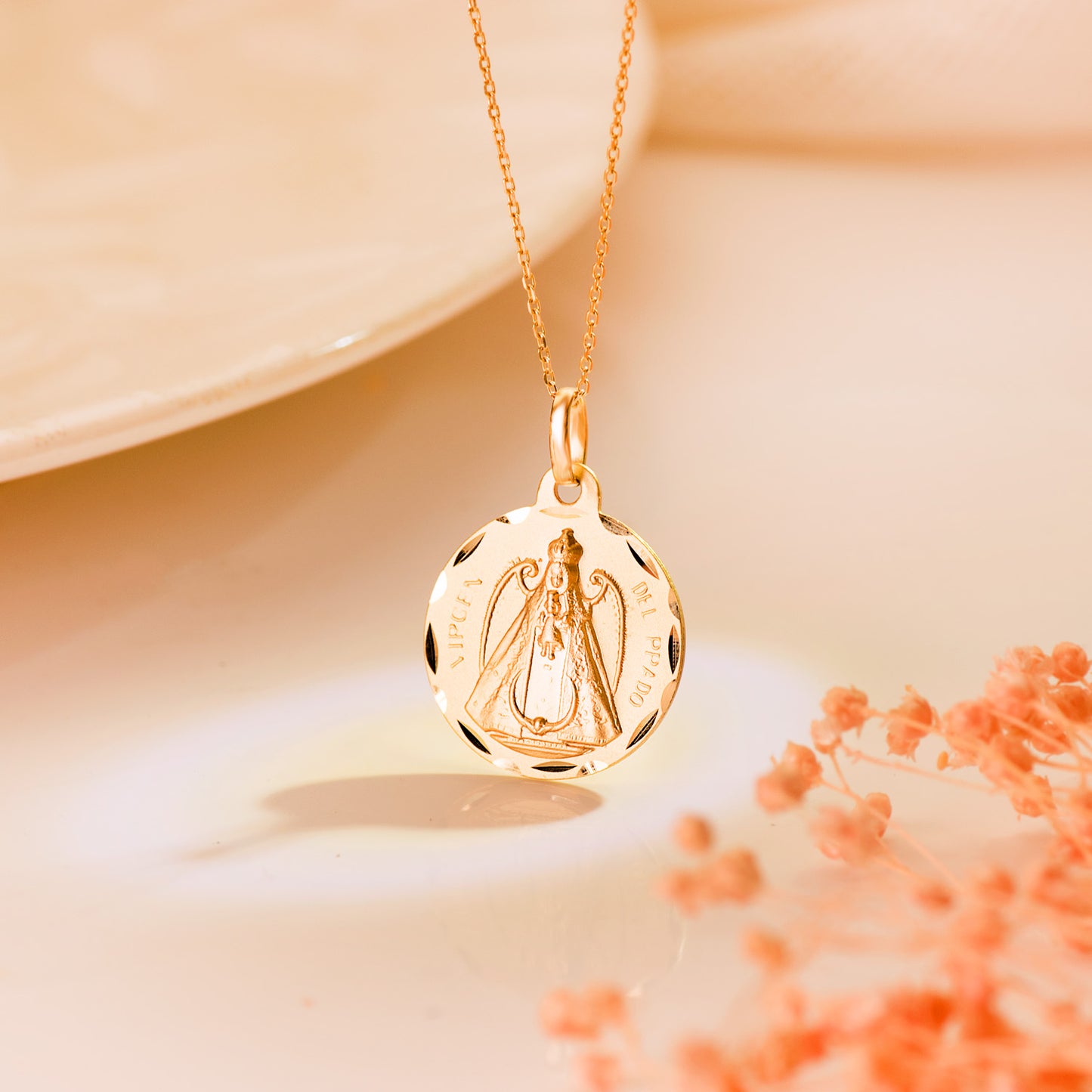 18K MEDALLA ORO AMARILLO VIRGEN DEL PRADO TALLADA 18 MM