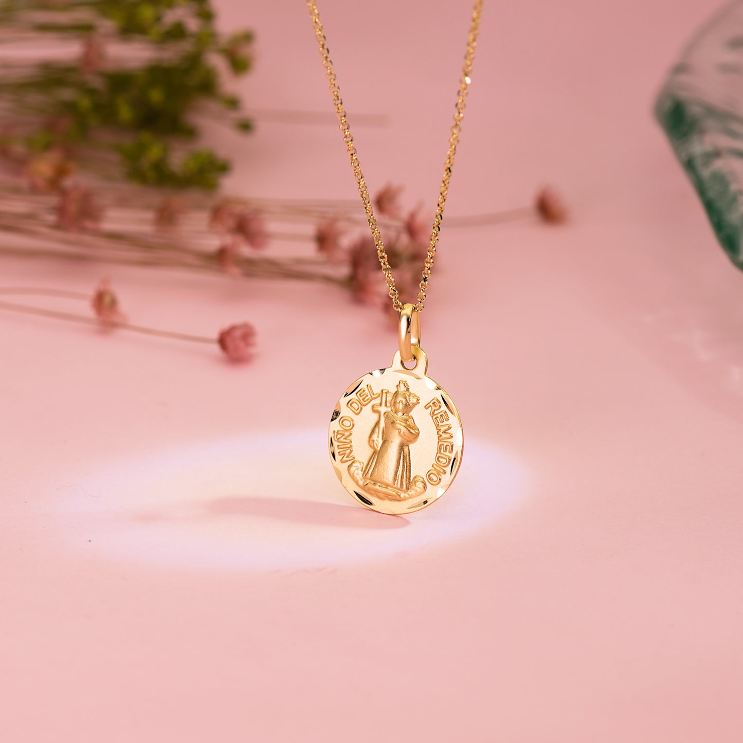 18K MEDALLA ORO AMARILLO NIÑO DEL REMEDIO TALLADA 16 MM