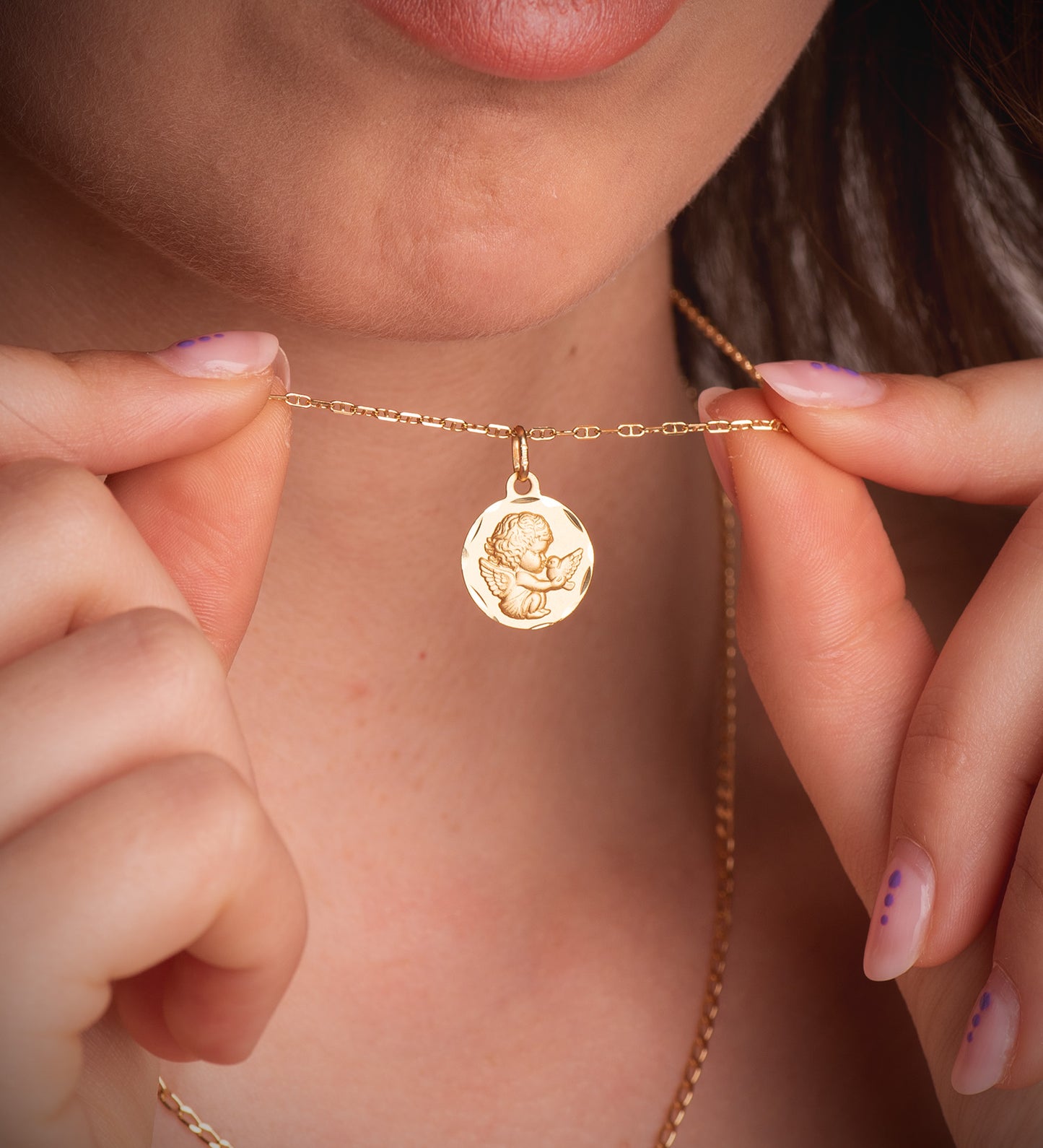 18K MEDALLA ORO AMARILLO ANGELITO BURLON CON PALOMA TALLADA 16 MM